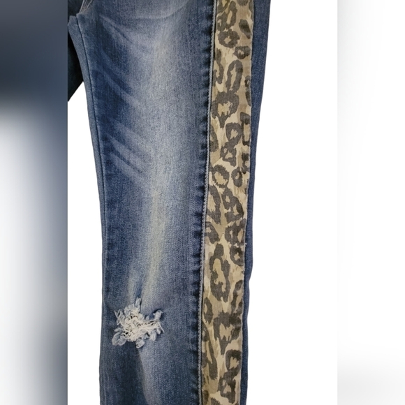 Easel Los Angeles Distressed Leopard Print Accent Skinny Jeans Size S - Picture 3 of 5